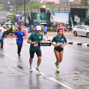 Runner Photo 7936000