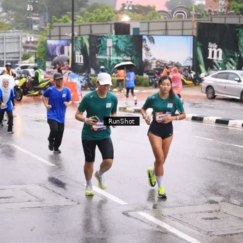 Runner Photo 7936001