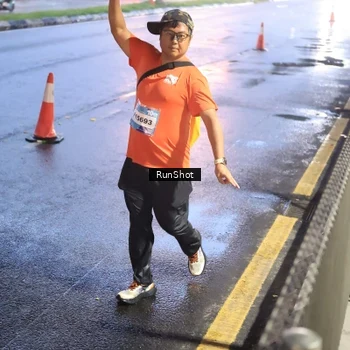 Runner Photo 7936002