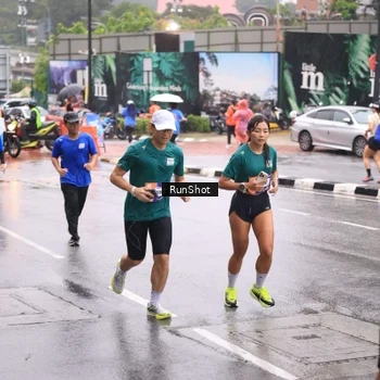 Runner Photo 7936005