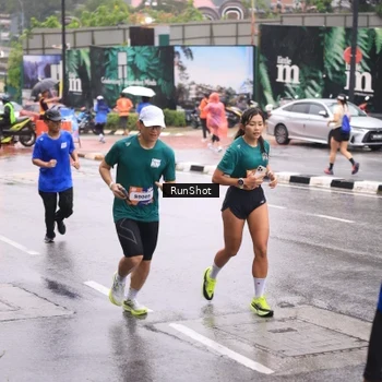 Runner Photo 7936007