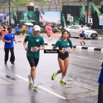 Runner Photo 7936011