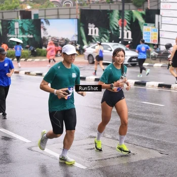 Runner Photo 7936018
