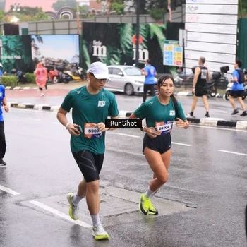 Runner Photo 7936021