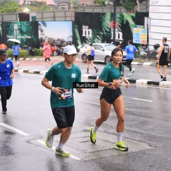 Runner Photo 7936023