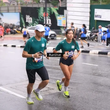 Runner Photo 7936024