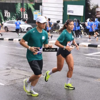 Runner Photo 7936028
