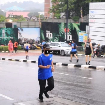 Runner Photo 7936030