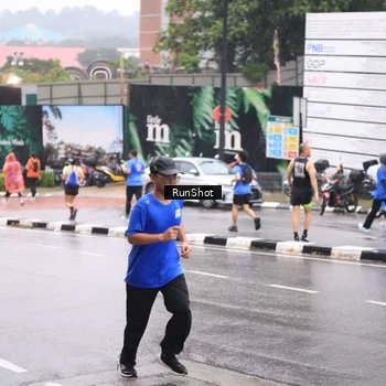 Runner Photo 7936032