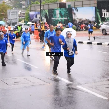 Runner Photo 7936033