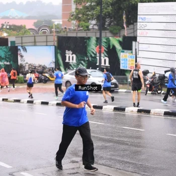 Runner Photo 7936034