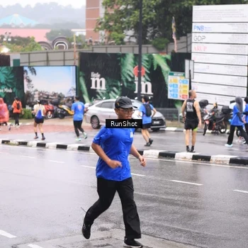 Runner Photo 7936035