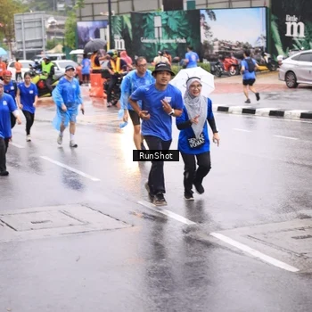 Runner Photo 7936037