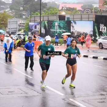 Runner Photo 7936038