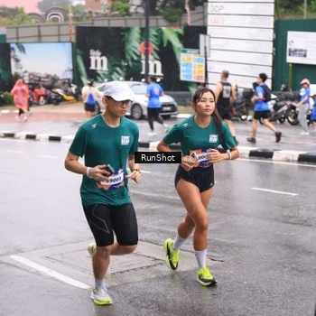 Runner Photo 7936041
