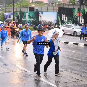 Runner Photo 7936051