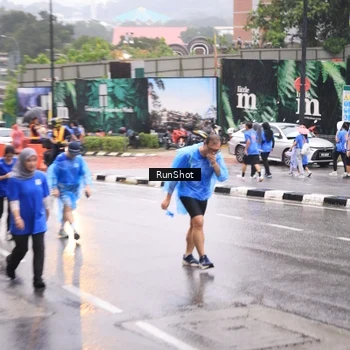 Runner Photo 7936068