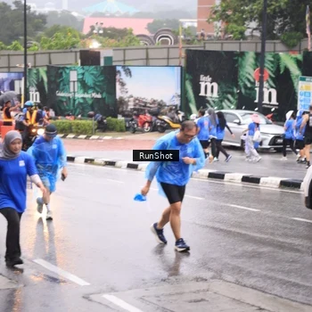 Runner Photo 7936069