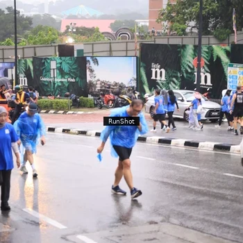 Runner Photo 7936070