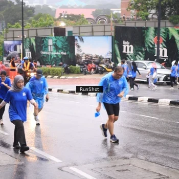 Runner Photo 7936071