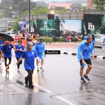 Runner Photo 7936072