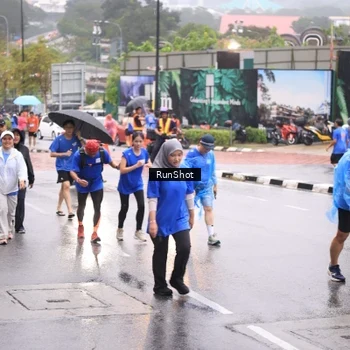 Runner Photo 7936074