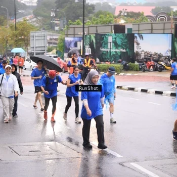 Runner Photo 7936076