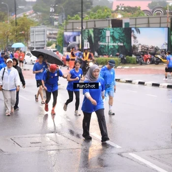Runner Photo 7936077