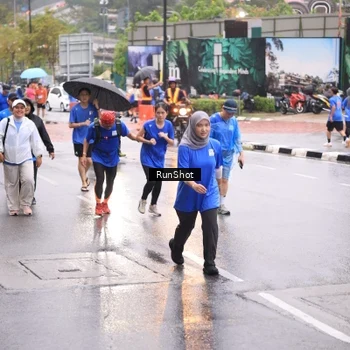 Runner Photo 7936078
