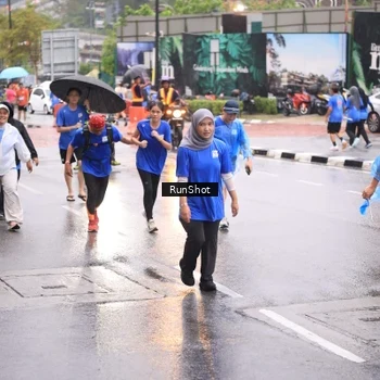 Runner Photo 7936079