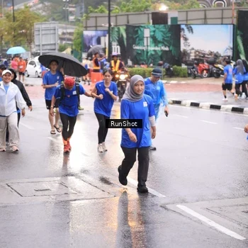 Runner Photo 7936080