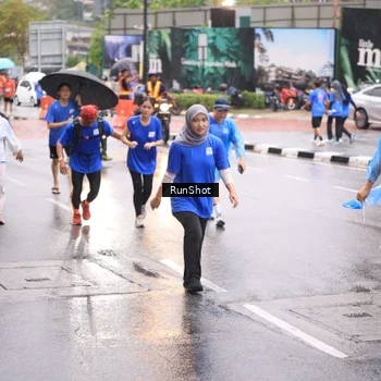 Runner Photo 7936081