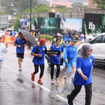 Runner Photo 7936102