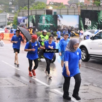 Runner Photo 7936104