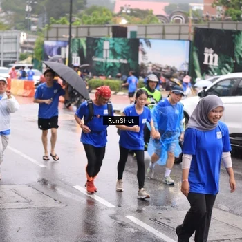 Runner Photo 7936105