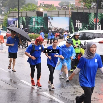 Runner Photo 7936106