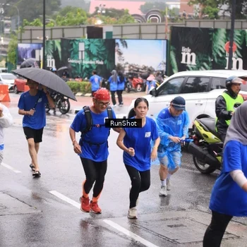Runner Photo 7936111