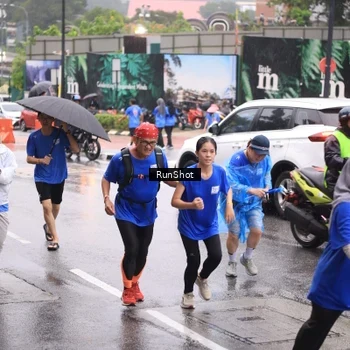 Runner Photo 7936112