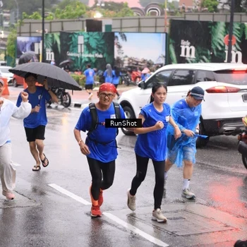 Runner Photo 7936115