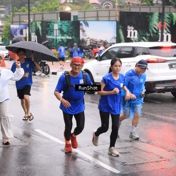 Runner Photo 7936116