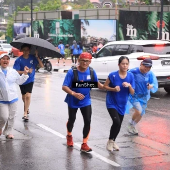 Runner Photo 7936117