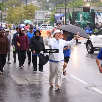 Runner Photo 7936124