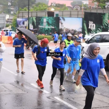 Runner Photo 7936129