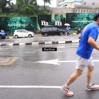 Runner Photo 7936300
