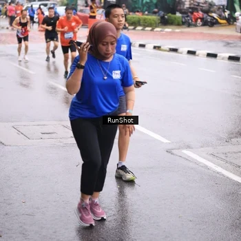 Runner Photo 7936331