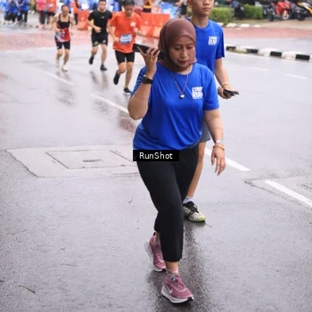 Runner Photo 7936335