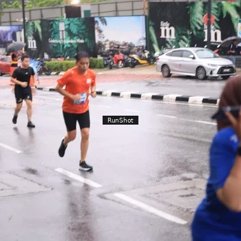 Runner Photo 7936344
