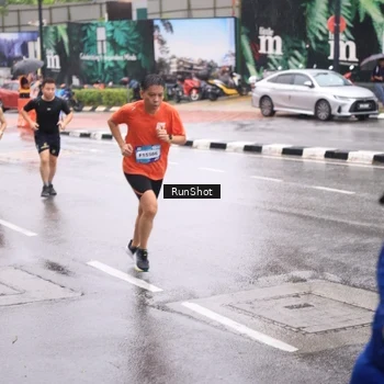 Runner Photo 7936346