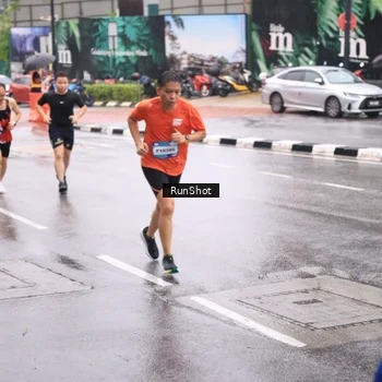 Runner Photo 7936347