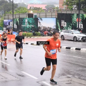 Runner Photo 7936350